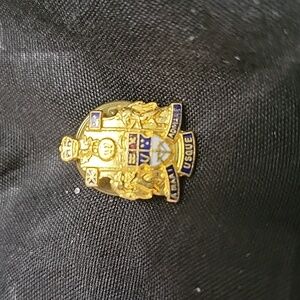 5/$20**Royal Canadian Legion " From Sea To Sea"  Badge
